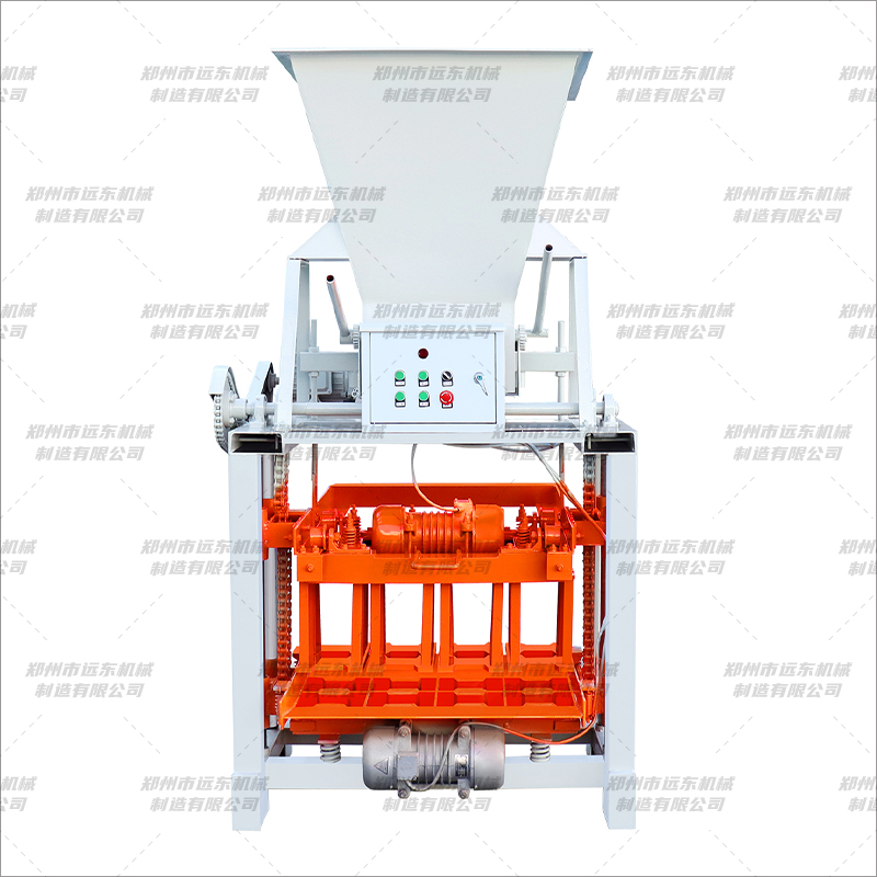 4-35A型 帶料斗制磚機(圖1) 4-35A型 帶料斗制磚機(圖1)